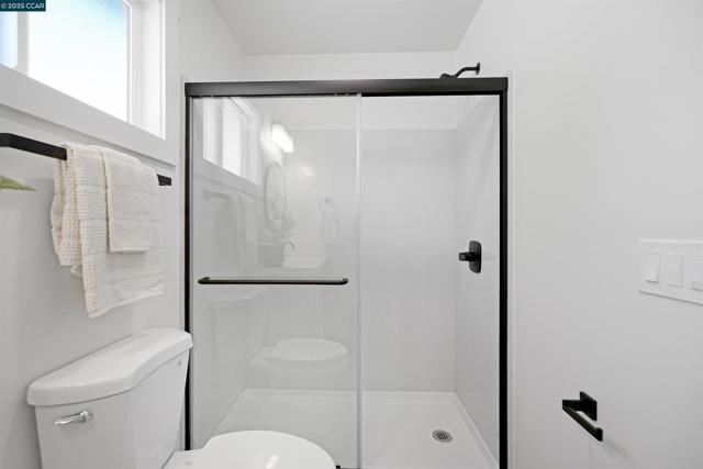 10060 Bernhardt Dr, Oakland CA: https://media.crmls.org/mediaz/15358c15-2567-411f-ac3e-a3c13d00af6e.jpg