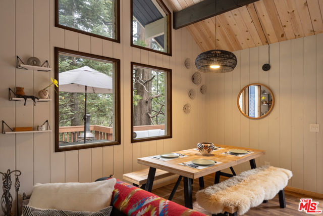 26645 Lake Forest Drive, Twin Peaks CA: https://media.crmls.org/mediaz/1535e31c-8096-4623-ada2-f180cba30731.jpg