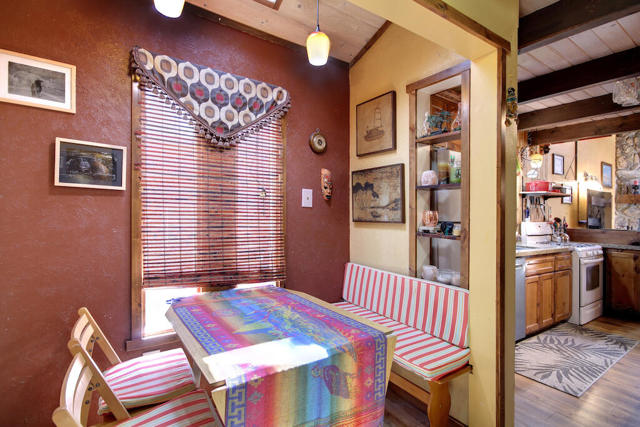 735 Santa Barbara Avenue, Sugarloaf CA: https://media.crmls.org/mediaz/1535f599-39f8-4c4a-8ca7-07b1ea8499e6.jpg
