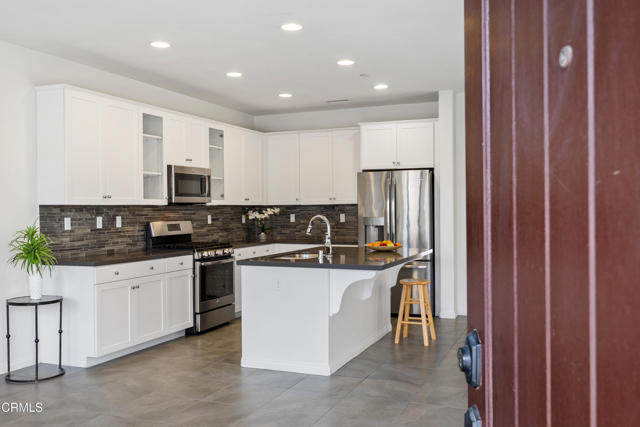 174 Stage Trail Road, Camarillo CA: https://media.crmls.org/mediaz/1535f906-5c34-4b20-b126-90ab7a486f01.jpg