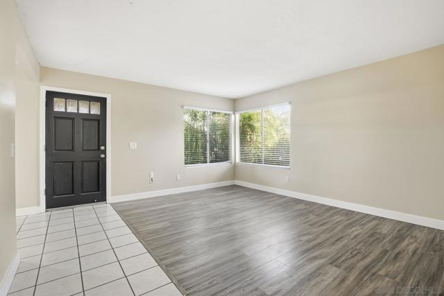 525 N Beech St, Escondido CA: https://media.crmls.org/mediaz/1536a2a2-1b24-4325-ac71-8260ae75f4dd.jpg