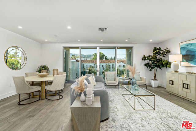 728 N Sweetzer Avenue, West Hollywood CA: https://media.crmls.org/mediaz/15370333-d551-4de8-97b9-888e13c93282.jpg
