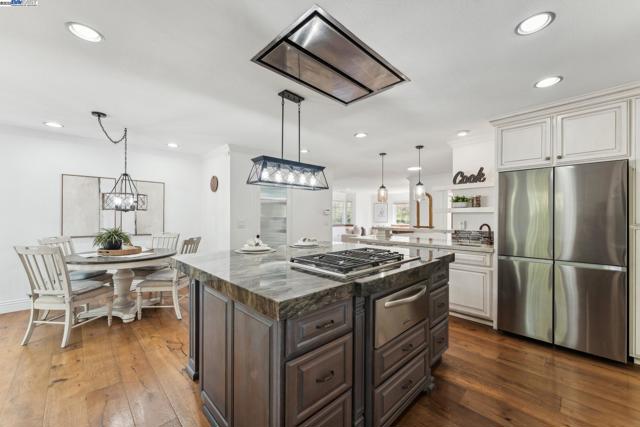 4613 Mirador Dr, Pleasanton CA: https://media.crmls.org/mediaz/153709fc-5c34-4fc1-8a7f-56af02192646.jpg