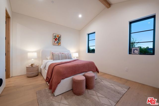 Image 42 of 69 For 11746 Blix Street