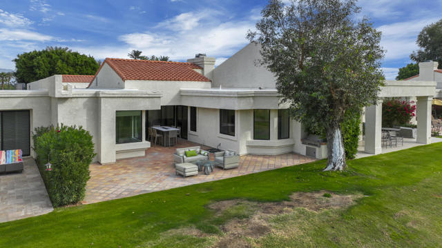 50181 Calle Maria, La Quinta CA: https://media.crmls.org/mediaz/15375deb-0d1b-4462-94b2-291a6f510802.jpg