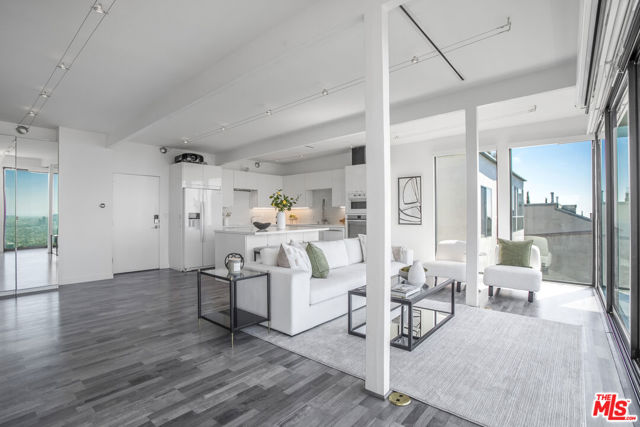 8506 Magnolia Drive, Los Angeles CA: https://media.crmls.org/mediaz/15376002-1a7d-4d67-a8e0-5c7c127be234.jpg