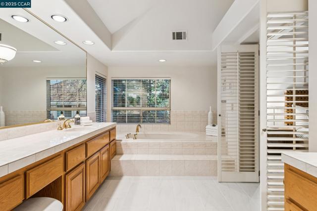 788 Woodwind Place, Walnut Creek CA: https://media.crmls.org/mediaz/1537bb38-4816-4e87-8e55-c6d54035646e.jpg