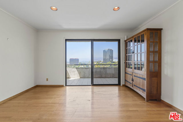 3740 Multiview Drive, Los Angeles CA: https://media.crmls.org/mediaz/153803dd-9eda-48e6-a729-e60e27eeb374.jpg