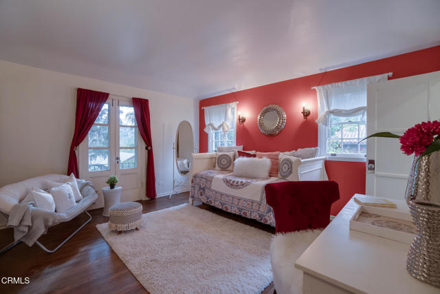 584 Rosemont Avenue, Pasadena CA: https://media.crmls.org/mediaz/153819c3-7fa9-4138-8b65-d0cbd2922932.jpg
