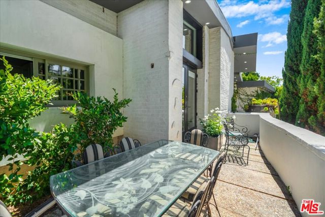 1100 Pine Drive, Beverly Hills CA: https://media.crmls.org/mediaz/153853f5-7ed5-46d3-a254-cfc16ae63cc4.jpg
