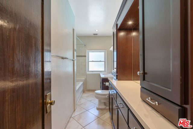 2310 Santa Anita Avenue, Altadena CA: https://media.crmls.org/mediaz/15385521-b66a-40c0-9b53-b4bb7fa6f431.jpg