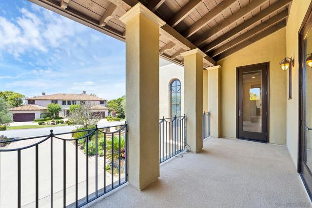 7727 Via Zafiro, San Diego CA: https://media.crmls.org/mediaz/15388100-c285-45d9-ab7e-f242cadeb138.jpg