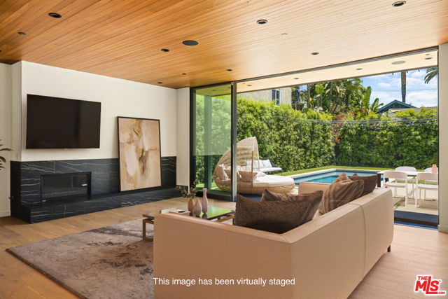 436 N Plymouth Boulevard, Los Angeles CA: https://media.crmls.org/mediaz/15388c8d-c832-4f61-b21d-0966f9824c60.jpg