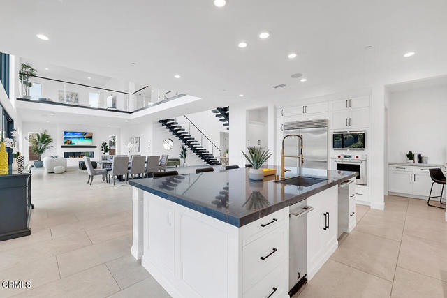 Detail Gallery Image 12 of 61 For 11944 N Red Hawk Ln, Porter Ranch,  CA 91326 - 5 Beds | 5 Baths