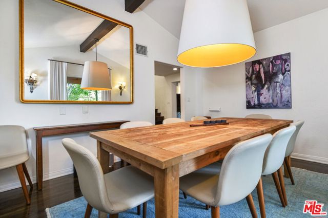 4277 Beck Avenue, Studio City CA: https://media.crmls.org/mediaz/1539ba17-3214-42f9-adc7-21e2f69ba2b6.jpg