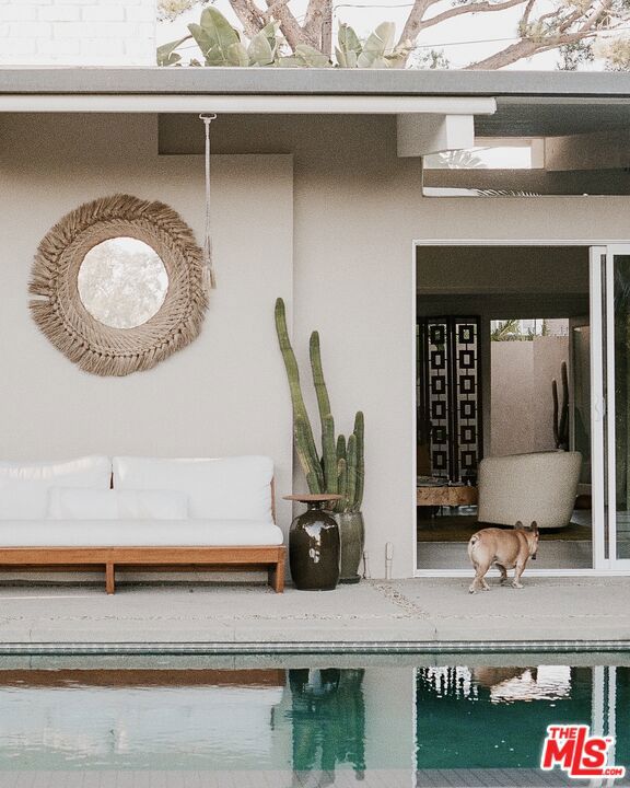 https://media.crmls.org/mediaz/1539e7d9-df65-49b3-9555-6983474bc05f.jpg?preset=X-Large