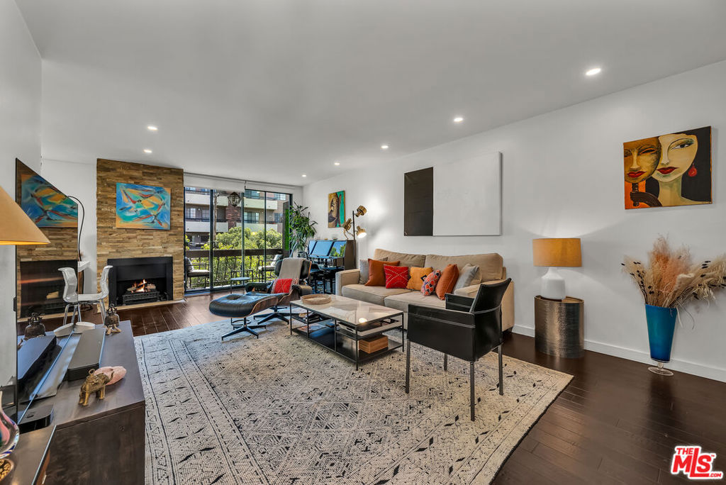 7300 Franklin Avenue #548