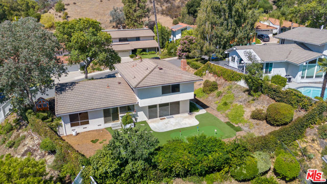 1943 Stonesgate Street, Westlake Village CA: https://media.crmls.org/mediaz/153aaa9b-dd8f-4fe8-9f43-2e10b1d473c1.jpg