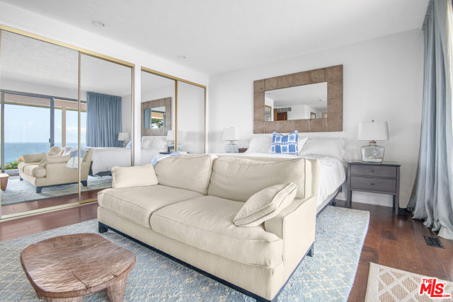 29008 Cliffside Drive, Malibu CA: https://media.crmls.org/mediaz/153b3cc8-47f7-4296-8408-7bfa6c0c8451.jpg