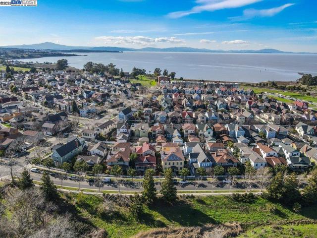 1166 Taraya Terrace, Hercules CA: https://media.crmls.org/mediaz/153b58ae-e3fc-41df-8201-d62c8a19c803.jpg