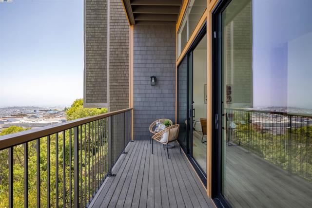 17 Ora Way, San Francisco CA: https://media.crmls.org/mediaz/153b6e75-cbfe-4324-a921-6df2aad76c3c.jpg