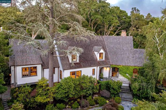 9 El Sueno, Orinda CA: https://media.crmls.org/mediaz/153b823c-0c27-4397-b7f5-dbe1639f1e11.jpg