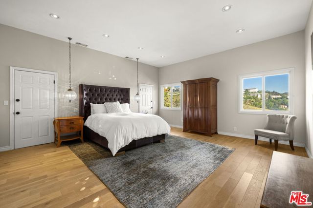 1018 N Tigertail Road, Los Angeles CA: https://media.crmls.org/mediaz/153c00b1-f298-466b-ad0e-0c99a37895bb.jpg