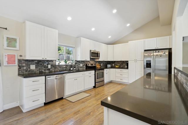 11353 Rocoso Rd, Lakeside CA: https://media.crmls.org/mediaz/153c0c0a-5d2b-499f-90a9-3a231a5d649e.jpg