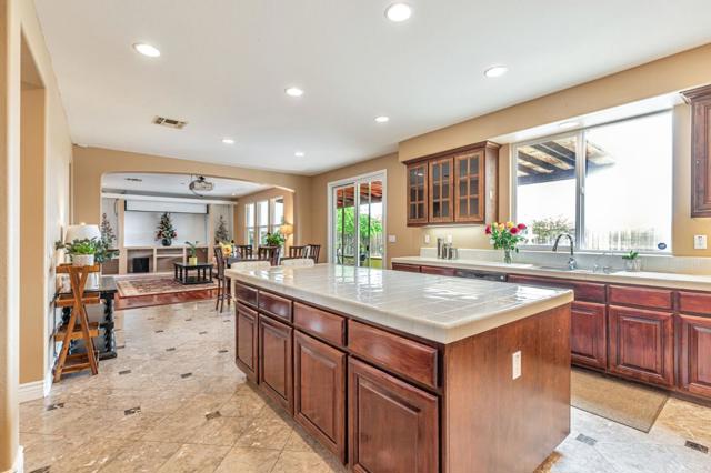 9632 Cherrywood Court, Gilroy CA: https://media.crmls.org/mediaz/153cbff3-bd47-4712-b244-b3f8eae5e788.jpg