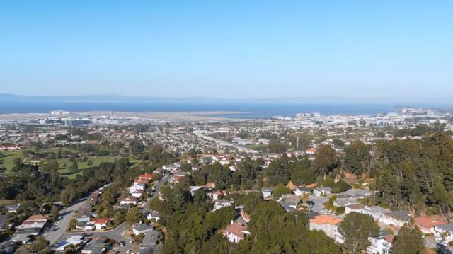 839 Banbury Lane, Millbrae CA: https://media.crmls.org/mediaz/153cc9d5-76bf-4206-bf17-4188be37cc72.jpg