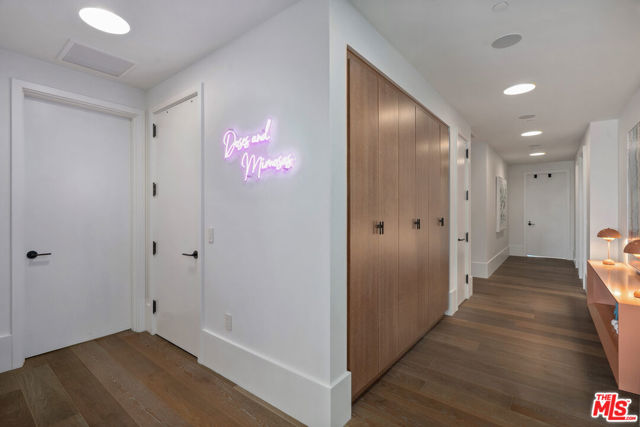 8420 W Sunset Boulevard, West Hollywood CA: https://media.crmls.org/mediaz/153d07d2-9cfe-44aa-91e6-79480cacad39.jpg