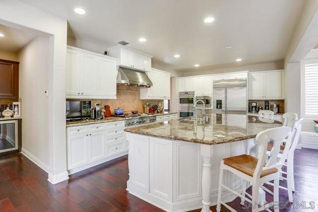 6977 Corte Langosta, Carlsbad CA: https://media.crmls.org/mediaz/153d2e05-260d-40f9-8f7f-9a3d16392527.jpg