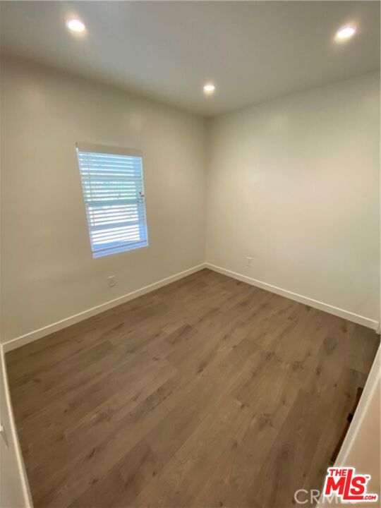 3422 Holyoke Drive, Los Angeles CA: https://media.crmls.org/mediaz/153d5d9c-2933-48a0-9056-bb0dcc2216f6.jpg