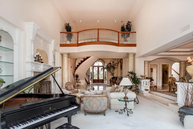 13645 Paseo De La Huerta, Poway CA: https://media.crmls.org/mediaz/153dd238-49aa-4b3e-8c66-12b442fdcb63.jpg