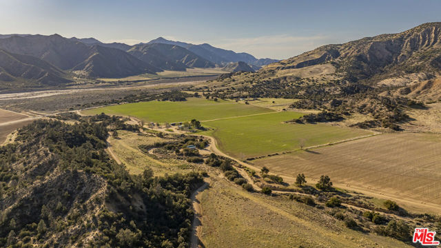 29433 Highway 33 Highway, Maricopa CA: https://media.crmls.org/mediaz/153e20bf-4aef-42e7-b4c8-644ad0a05957.jpg