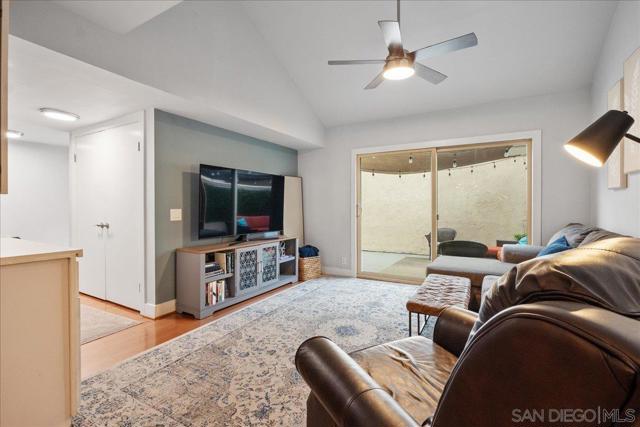 10212 Caminito Pitaya, San Diego CA: https://media.crmls.org/mediaz/153e688f-d2ec-4605-95ec-1e18a7d452f4.jpg