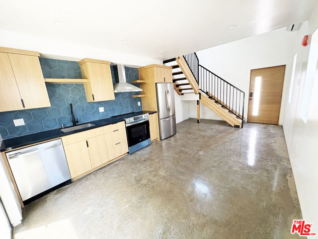 1340 1/2 2nd Avenue, Los Angeles CA: https://media.crmls.org/mediaz/153f20b6-00d3-4c6b-8eb8-c0dd3773b3a0.jpg