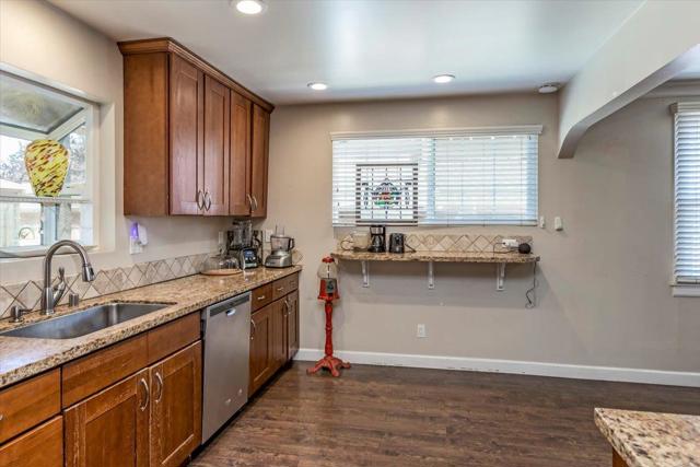 1176 Valota Road, Redwood City CA: https://media.crmls.org/mediaz/1540323f-82ac-4b99-806c-8257f9755d66.jpg