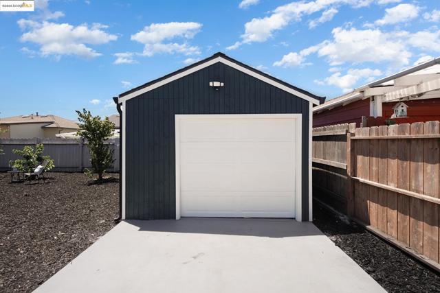 278 Cairo Rd, Oakland CA: https://media.crmls.org/mediaz/15407854-0c5e-4033-9585-4c546198783a.jpg