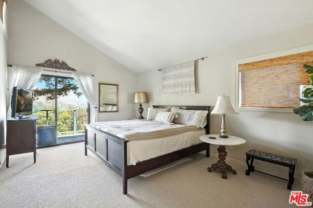 730 Basin Drive, Topanga CA: https://media.crmls.org/mediaz/154092dd-5176-4e69-99b3-66d2ef967e23.jpg