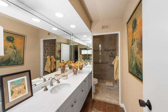 46510 Arapahoe Drive, Indian Wells CA: https://media.crmls.org/mediaz/1541a976-aaee-4cd4-8041-9b15334d2932.jpg