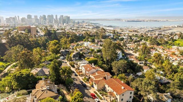 Detail Gallery Image 4 of 75 For 2871 Brant St, San Diego,  CA 92103 - 3 Beds | 3/1 Baths