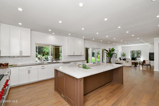 29677 Mulholland Highway, Agoura Hills CA: https://media.crmls.org/mediaz/154229a7-af4e-4bc5-b496-3e21435b8a43.jpg
