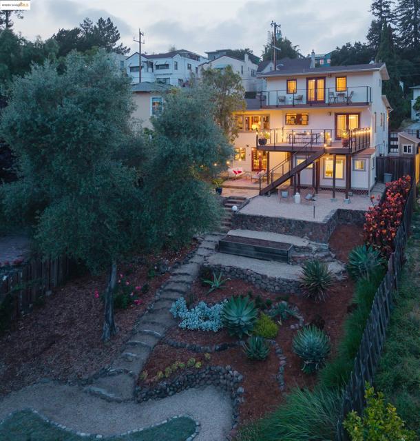769 Santa Ray Ave, Oakland CA: https://media.crmls.org/mediaz/15422ebd-69e8-4de7-a4ff-e4c2bebec0dc.jpg