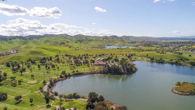 5018 Southport Ct, Antioch CA: https://media.crmls.org/mediaz/1542dc9b-f108-45c1-8a95-4c317b7c1d61.jpg