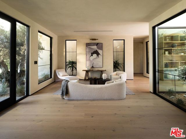 23340 Collins Street, Woodland Hills CA: https://media.crmls.org/mediaz/1543033a-1a3b-4885-93de-b54fabdf2b89.jpg