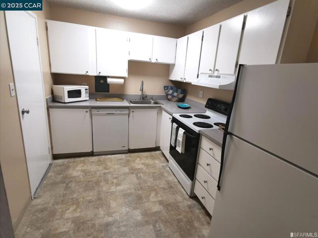 Image 14 of 25 For 555 Pierce St  328
