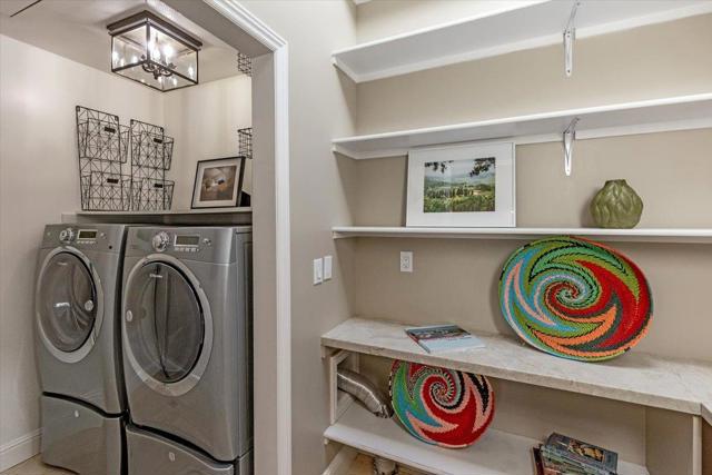 32 N El Monte Avenue, Los Altos CA: https://media.crmls.org/mediaz/1543ead3-6f0a-4635-80ae-9eee5ec87183.jpg
