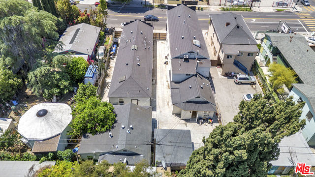 560 N Virgil Avenue, Los Angeles CA: https://media.crmls.org/mediaz/15442bc3-9e03-4cfc-8eff-df022b383cc9.jpg