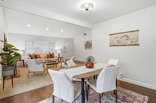 4490 Buckthorn Ct, Concord CA: https://media.crmls.org/mediaz/1544b82f-076c-49c2-93eb-2bb2a61fdfa4.jpg